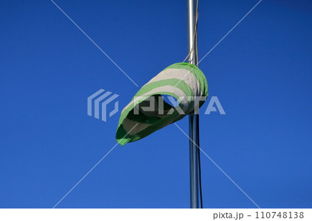 工事現場の吹き流し 110748138