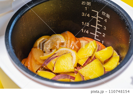 炊飯器で作る林檎と薩摩芋のコンポート 110748154