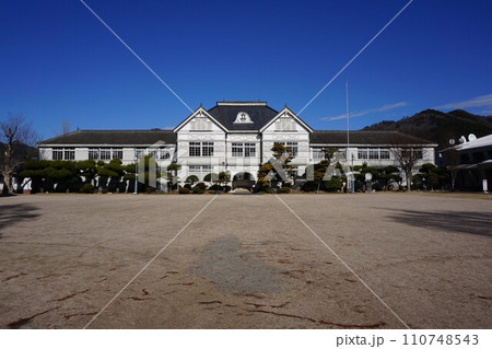 旧遷喬尋常小学校校舎(きゅうせんきょうじんじょうしょうがっこうこうしゃ):岡山県真庭市(旧真庭郡久世 旧遷喬尋常小学校校舎(きゅうせんきょうじんじょうしょうがっこうこうしゃ):岡山県真庭市(旧真庭郡久世 110748543