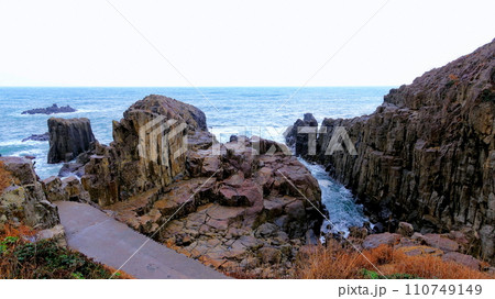 福井県東尋坊3（雨天冬） 110749149