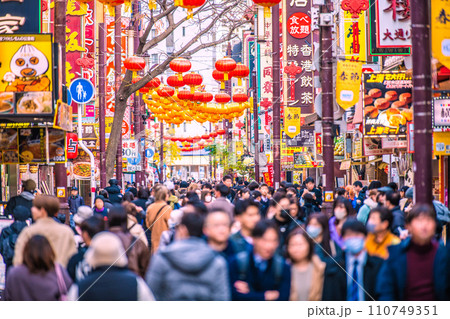 日本の横浜都市景観 1月・JN.1増加…賑わう中華街。マ不要、新年に希望の光を…=令和6年1月19日 日本の横浜都市景観 1月・JN.1増加…賑わう中華街。マ不要、新年に希望の光を…=令和6年1月19日 110749351