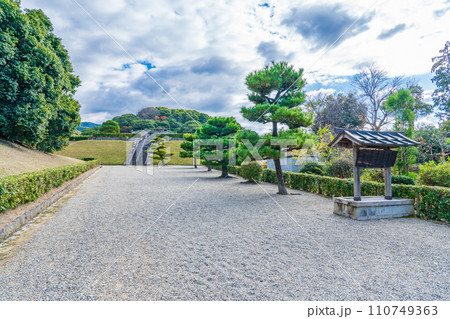 奈良県天理市　第十代崇神天皇　山辺道勾岡上陵 110749363