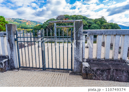 奈良県天理市 第十代崇神天皇 山辺道勾岡上陵 奈良県天理市 第十代崇神天皇 山辺道勾岡上陵 110749374