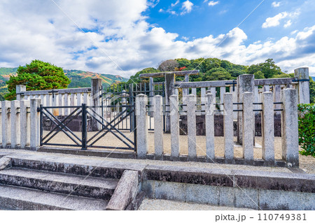 奈良県天理市　第十代崇神天皇　山辺道勾岡上陵 110749381