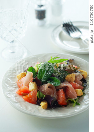 生ハムのシーザーサラダ 110750700