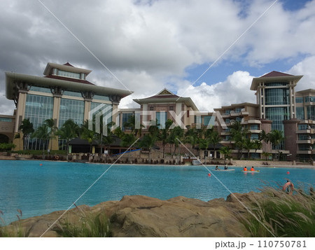 ザ エンパイア ブルネイ　7つ星の豪華ホテル 110750781