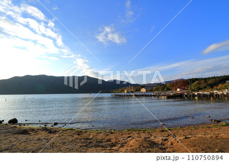 神奈川県・箱根・芦ノ湖 110750894