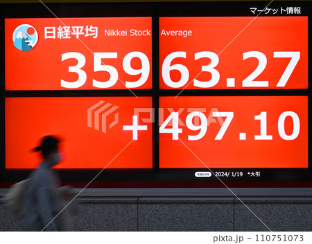 バブル崩壊後の高値を更新する株価ボード バブル崩壊後の高値を更新する株価ボード 110751073