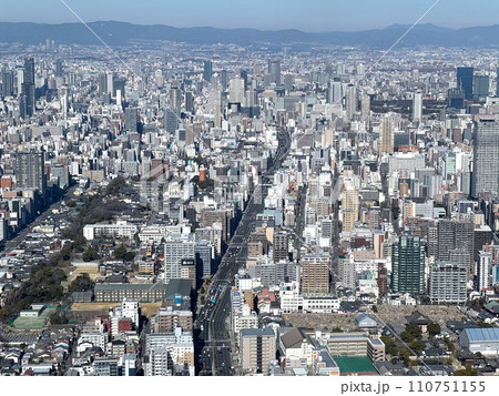 大阪市内を南北に走る谷町筋 大阪市内を南北に走る谷町筋 110751155