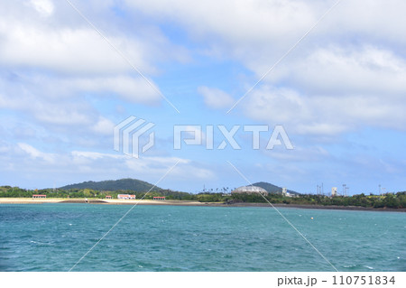 長崎県小値賀町小値賀港から佐世保市佐世保港までの船旅風景 110751834