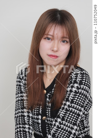 女性 若い女性 女性写真 110752049