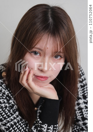 女性 若い女性 女性写真 女性 若い女性 女性写真 110752064