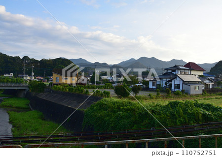 JR九州、佐世保線早岐駅から高橋駅までの車窓風景 110752751