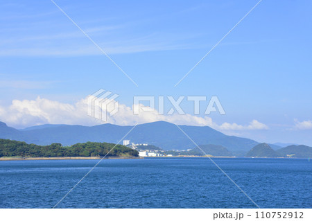 長崎県小値賀町小値賀港から佐世保市佐世保港までの船旅風景 長崎県小値賀町小値賀港から佐世保市佐世保港までの船旅風景 110752912