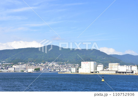長崎県小値賀町小値賀港から佐世保市佐世保港までの船旅風景 110752936