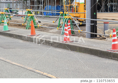 工事中の歩道 110753655