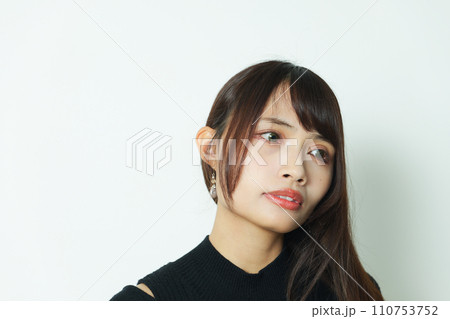 【女性写真】女性 美人 ポートレート ビューティー 美容 110753752