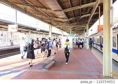 JR九州、高橋駅(佐世保線)から佐賀駅(長崎本線)までの車窓風景(朝) 110754051