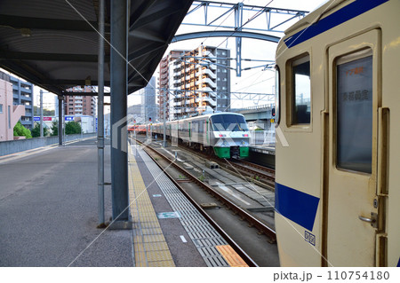 JR九州、佐世保線佐世保駅から早岐駅までの車窓風景(早朝) JR九州、佐世保線佐世保駅から早岐駅までの車窓風景(早朝) 110754180