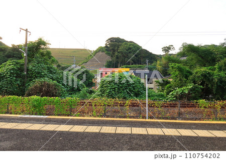 JR九州、佐世保線佐世保駅から早岐駅までの車窓風景(早朝) JR九州、佐世保線佐世保駅から早岐駅までの車窓風景(早朝) 110754202