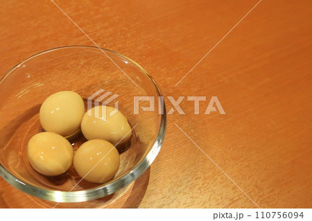 うずらの燻製卵 110756094