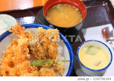 茶碗蒸し付きの天丼 110756104