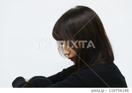 【女性写真】女性 美人 ポートレート ビューティー 美容 110756198