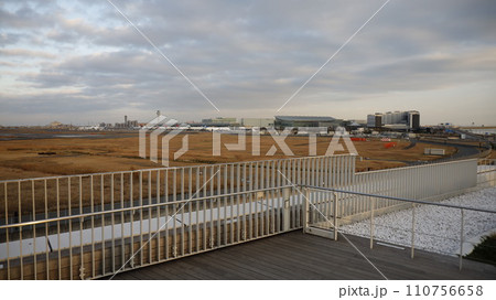 羽田イノベーションシティ足湯スカイデッキから見た羽田空港第3ターミナル 羽田イノベーションシティ足湯スカイデッキから見た羽田空港第3ターミナル 110756658