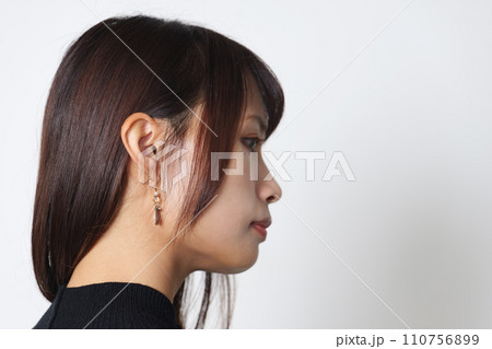 【女性写真】女性 美人 ポートレート ビューティー 美容 110756899