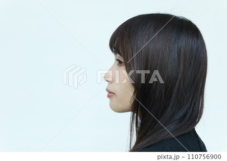 【女性写真】女性 美人 ポートレート ビューティー 美容 110756900