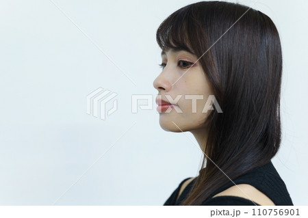 【女性写真】女性 美人 ポートレート ビューティー 美容 110756901