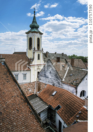 Annunciation church and red roofs, Szentendre, Hungary 110757590