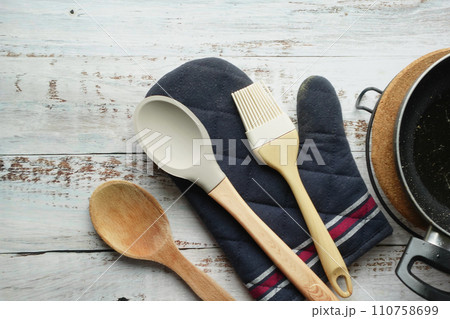 wooden cutlery fork and spoon and cooking pan on table wooden cutlery fork and spoon and cooking pan on table 110758699