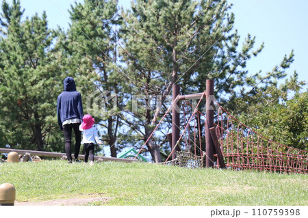 山口きらら博記念公園、アスレチック、休日、子連れ 山口きらら博記念公園、アスレチック、休日、子連れ 110759398