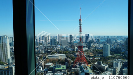 高層ビルから見た東京タワー 高層ビルから見た東京タワー 110760666