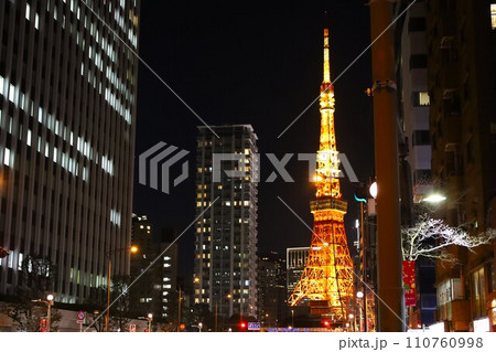 札の辻付近から望む東京タワーの夜景 札の辻付近から望む東京タワーの夜景 110760998