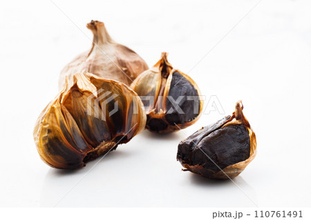 黒大蒜 黒大蒜 110761491