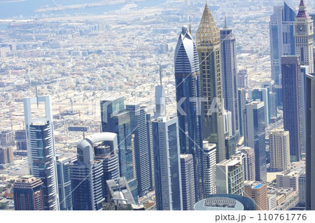 ドバイ ダウンタウンドバイ周辺の高層ビル群 ドバイ ダウンタウンドバイ周辺の高層ビル群 110761776