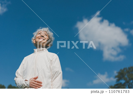 運動と腸活とシニア 運動と腸活とシニア 110761783