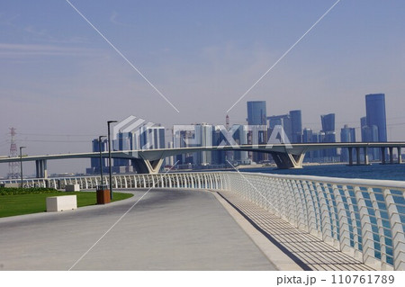 UAE アブダビ ルーブルアブダビ美術館周辺の風景 110761789