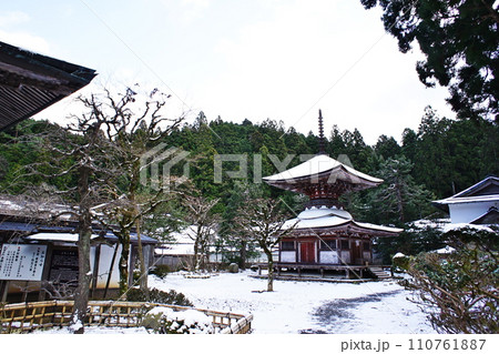 高野山金剛三昧院の冬景色 110761887