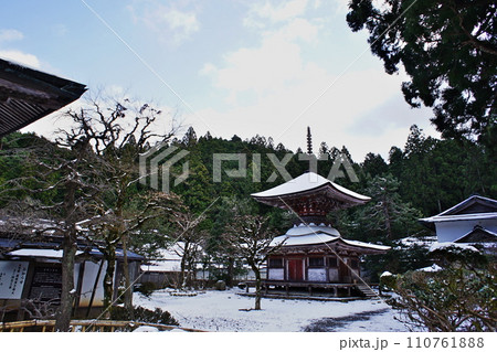 高野山金剛三昧院の冬景色 高野山金剛三昧院の冬景色 110761888