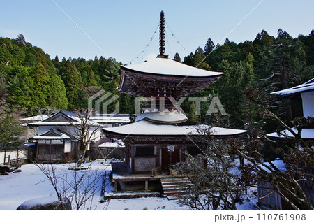 高野山金剛三昧院の冬景色 110761908
