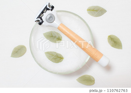 美容　髭剃り 110762763