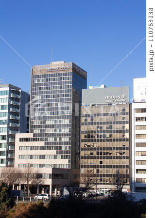 飯田橋、お堀沿いの風景 110763138