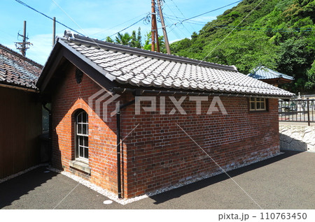 旧敦賀港駅のランプ小屋（保存展示） 110763450