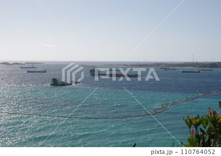 辺野古の埋め立て工事作業船　大浦湾　瀬嵩から　2024年1月 110764052