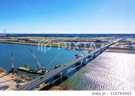 圏央道の4車線化工事 ※上側が千葉県神崎町 110764983