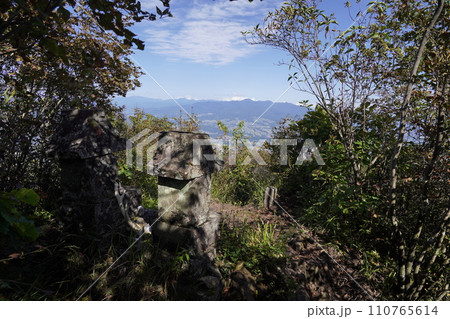 群馬県渋川市　水沢山山頂付近の石祠　2023年10月2日 110765614