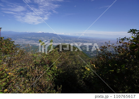 群馬県渋川市　水沢山山頂付近の石祠から赤城山方面を見る　2023年10月2日 110765617